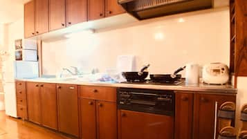 Private Vacation Home | Private kitchen | Fridge, microwave, stovetop, electric kettle