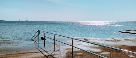 In Strandnähe, Liegestühle