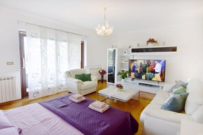 3 soverom, strykejern/-brett, wi-fi (inkludert) og sengetøy