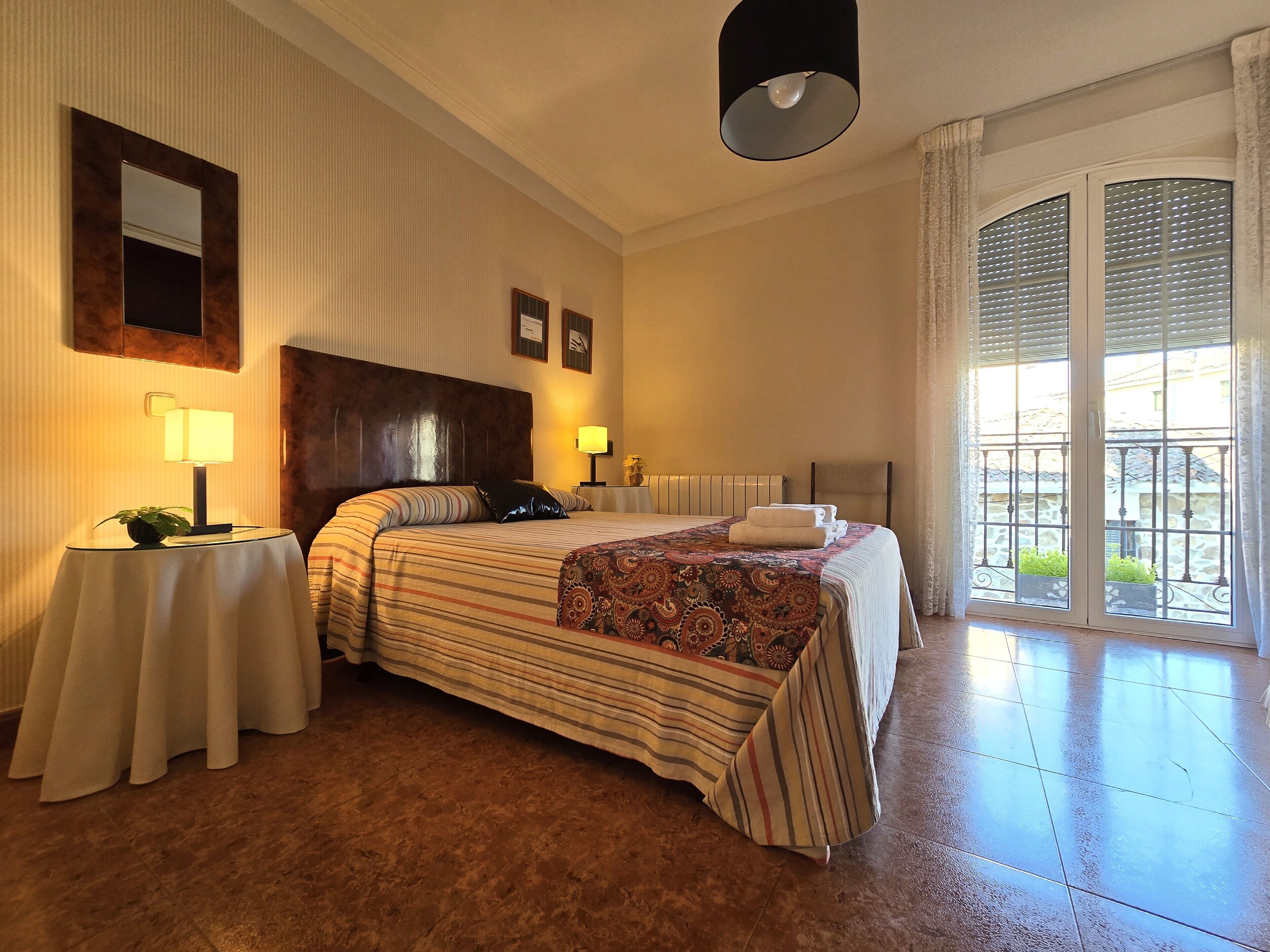 3 bedrooms, desk, iron/ironing board, free WiFi