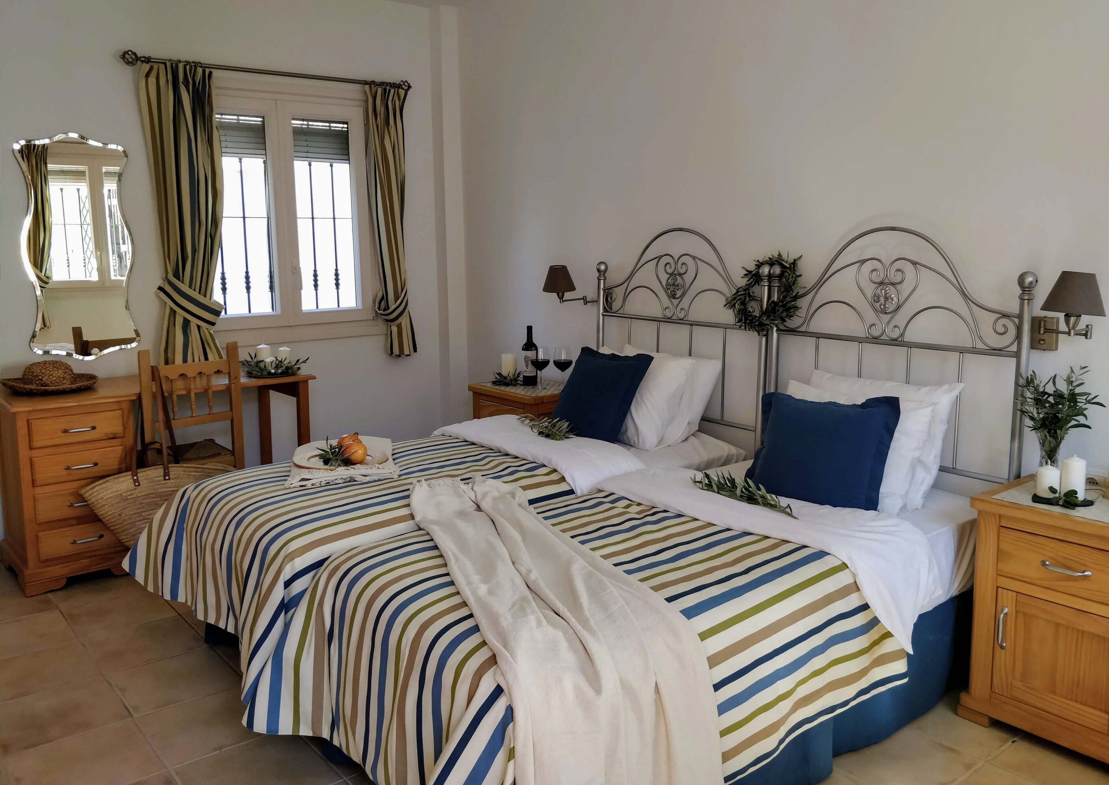 6 bedrooms, desk, iron/ironing board, travel cot