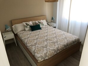 3 bedrooms, iron/ironing board, travel crib, free WiFi