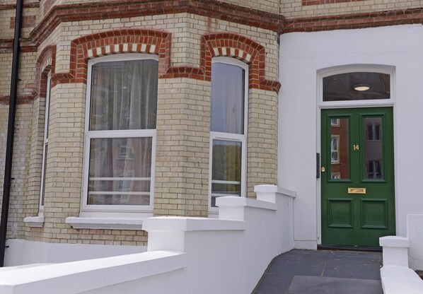 Exterior detail - Spotless 2-bed apartment with gentle ramp access in central Eastbourne for 4 (Eastbourne)