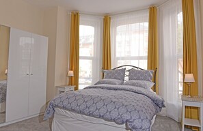 2 bedrooms, iron/ironing board, free WiFi, bed sheets - Spotless 2-bed apartment with gentle ramp access in central Eastbourne for 4 (Eastbourne)