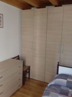 1 chambre, fer et planche à repasser, accès Internet, draps fournis