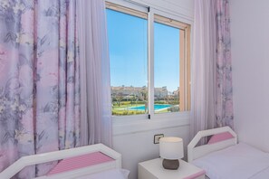 4 bedrooms, iron/ironing board, free WiFi, bed sheets