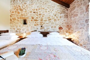 3 bedrooms, iron/ironing board, WiFi, bed sheets - Authentic Dalmatian Villa Jerolim with Swimming Pool (Slivnica)