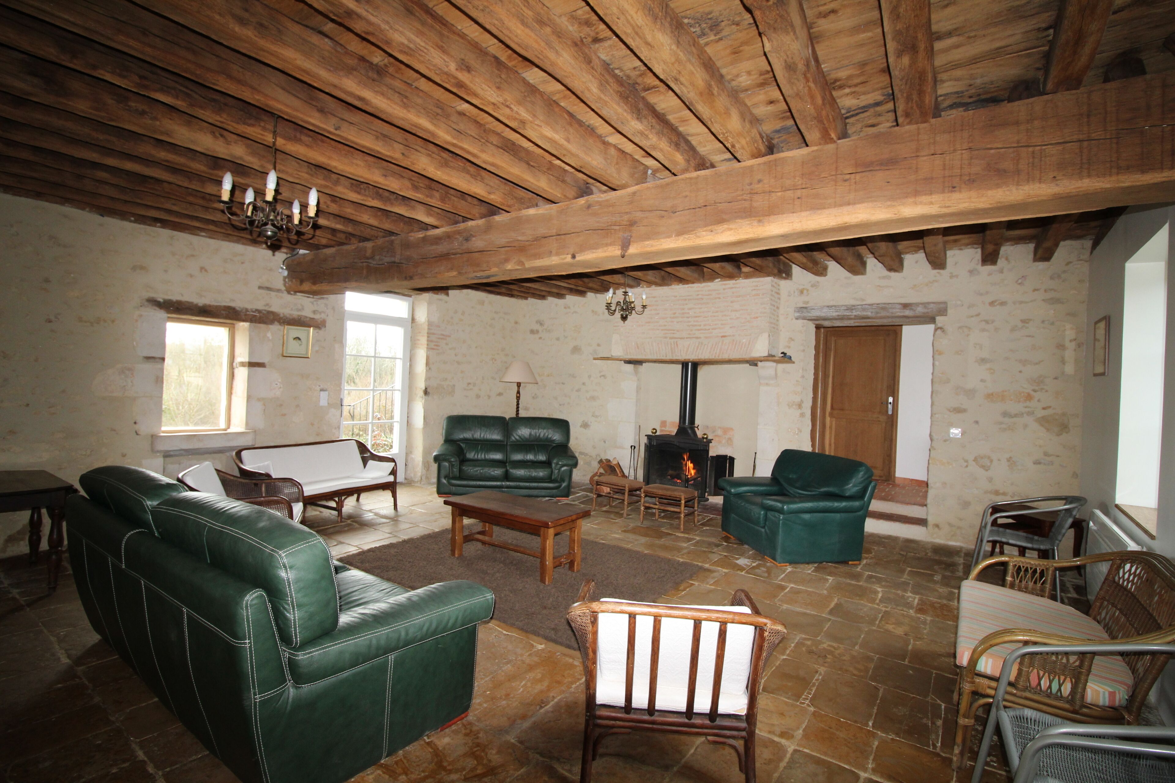 Heated pool, billiards, table tennis, table football, mountain biking, Badminton in the indoor room