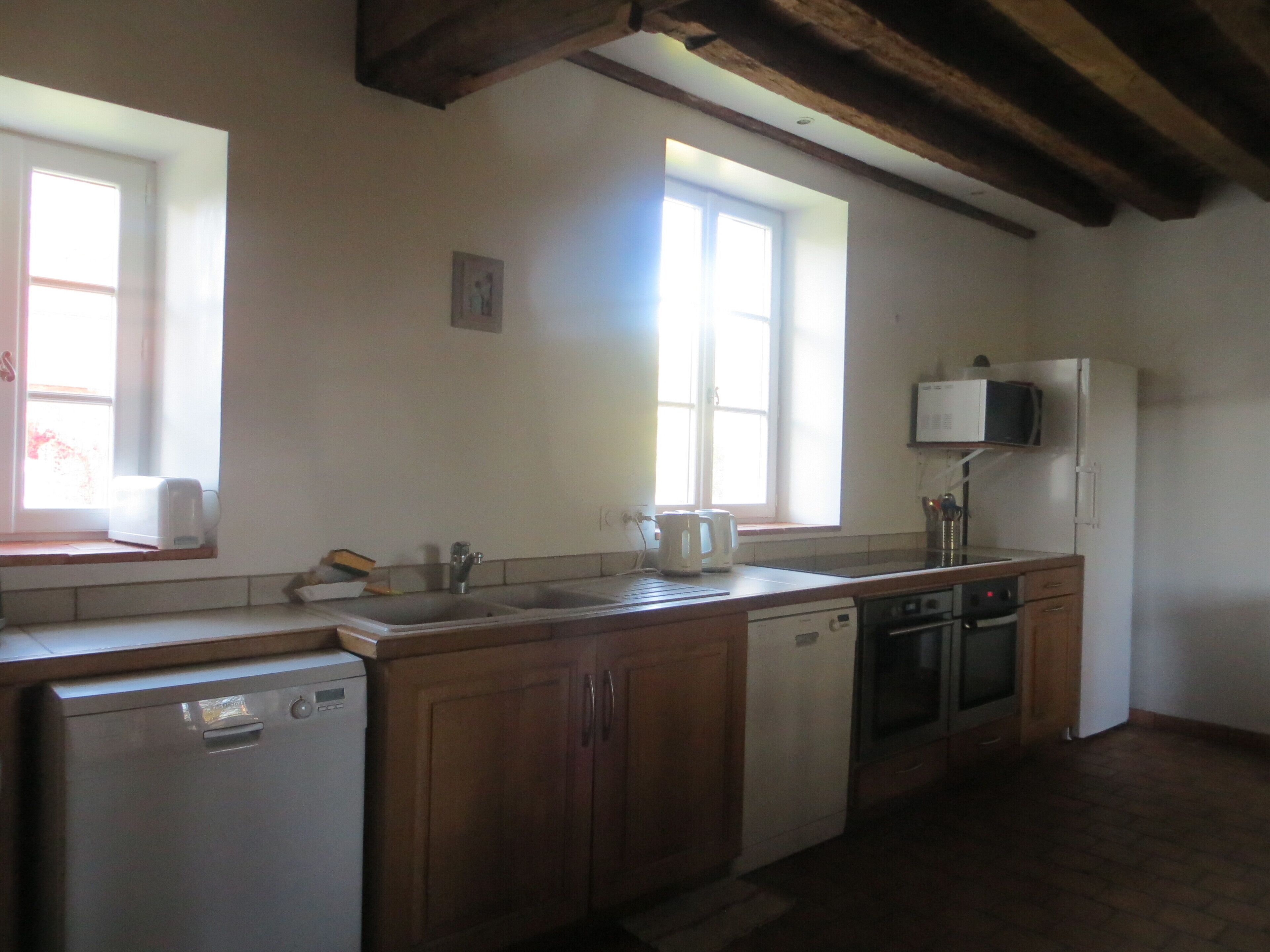 Heated pool, billiards, table tennis, table football, mountain biking, Badminton in the indoor room