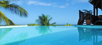 Villa 6/8 persons with swimming pool, panoramic view, 300 m from the beach