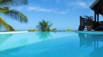 Villa 6/8 persons with swimming pool, panoramic view, 300 m from the beach