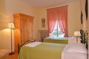 2 Schlafzimmer, Bügeleisen/Bügelbrett, kostenloses WLAN, Bettwäsche