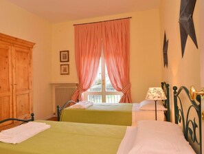 2 camere, ferro/asse da stiro, Wi-Fi gratuito, lenzuola