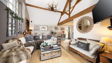 Smart TV, fireplace, DVD player