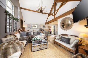 Smart TV, fireplace, DVD player