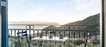 Characterful restored Greek house close to both mountain and sea