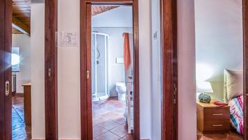 Doccia, asciugacapelli, bidet, asciugamani
