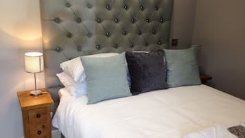 1 Schlafzimmer, Schreibtisch, schallisolierte Zimmer