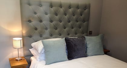 Stone built self-catering lodge in stunning location