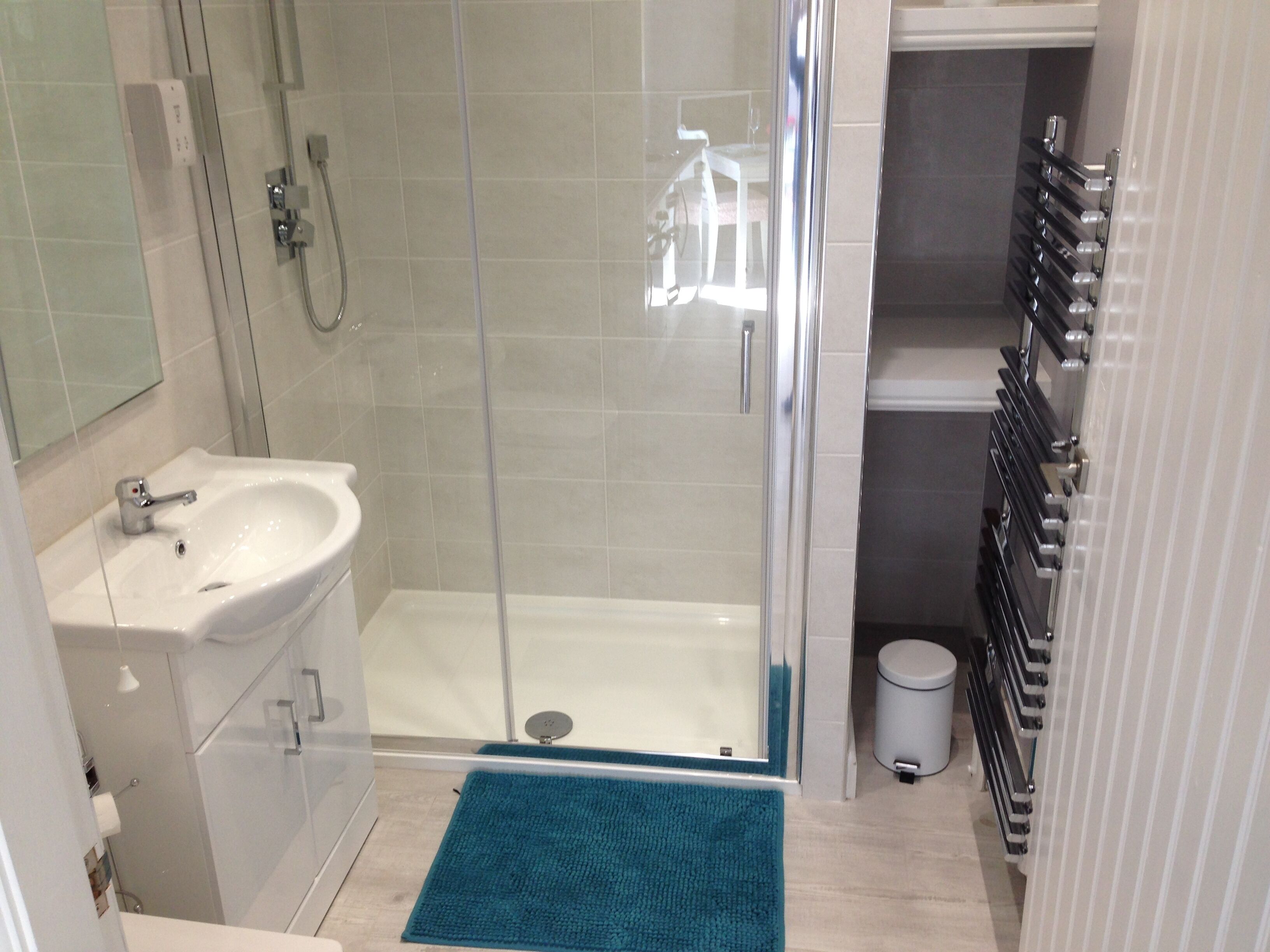 Gratis toalettartiklar och hårtork