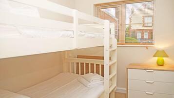 4 bedrooms, iron/ironing board, travel cot, Internet