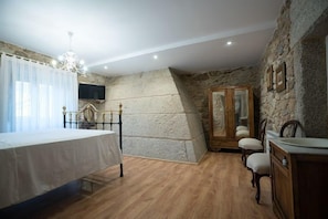 6 chambres, fer et planche à repasser, Wi-Fi gratuit, draps fournis