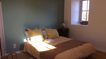 8 dormitoris, planxa i posts de planxar, wifi gratuïta i roba de llit