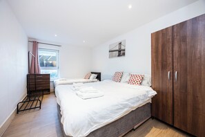 3 chambres, fer et planche à repasser, Wi-Fi, draps fournis