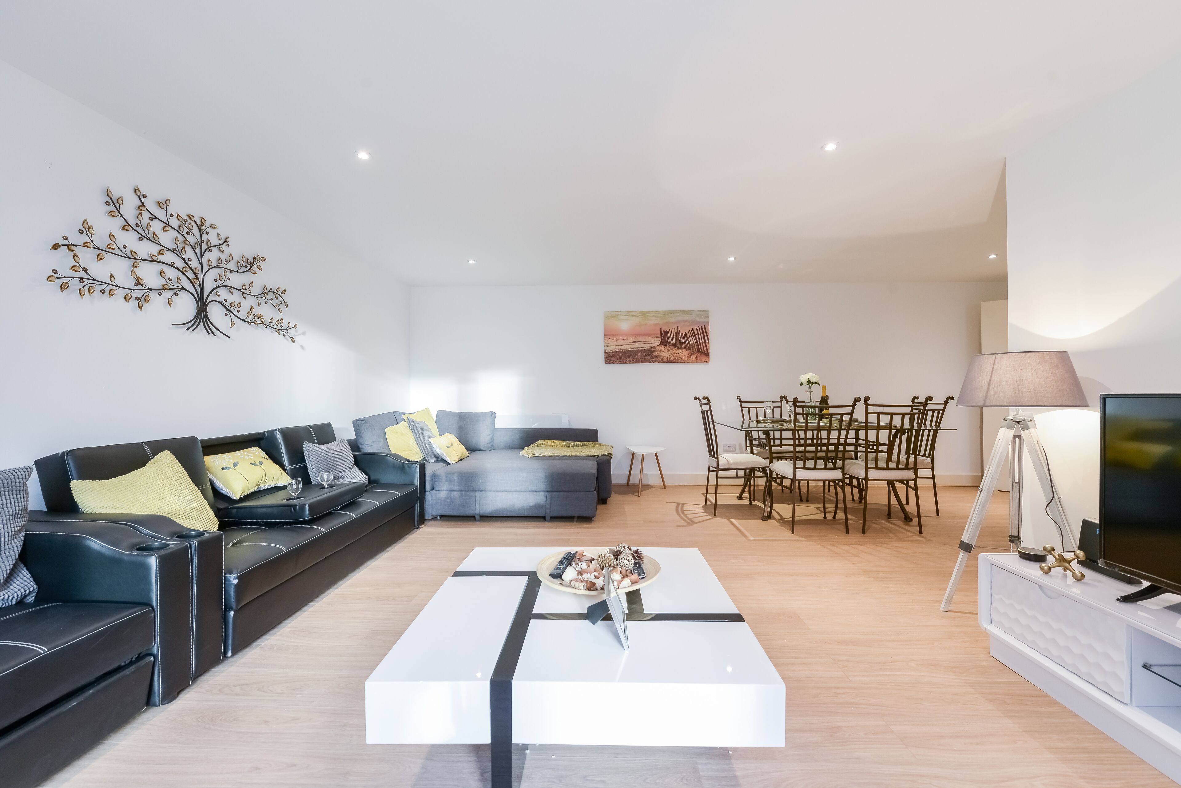 Luxurious Spacious Apartment with a Big Terrace for Large Group sleeps up to 15