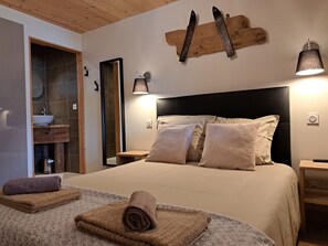 5 Schlafzimmer, Reisekinderbett, kostenloses WLAN, Bettwäsche