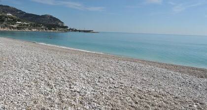 Villa individuelle 6 places avec 2 chambres Ă 10 mĂštres de la mer du Gargano