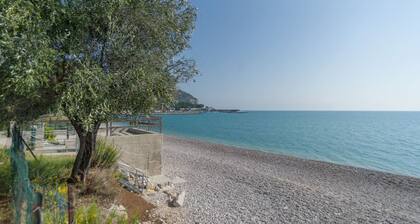 Einzelvilla 6 Plätze mit 2 Schlafzimmern bis 10 Meter vom Meer des Gargano