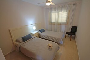 2 bedrooms, iron/ironing board, travel cot, free WiFi