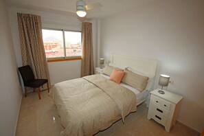 2 chambres, fer et planche à repasser, lit parapluie, Wi-Fi gratuit