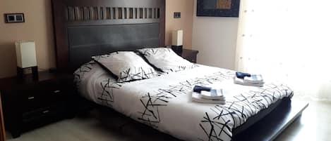 4 chambres, bureau, Wi-Fi, draps fournis