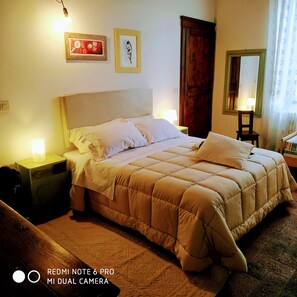 2 bedrooms, iron/ironing board, free WiFi, bed sheets - Dimora Montebello vintage house in the center of Pitigliano (Pitigliano)