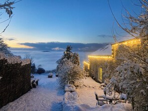 المنطقة المحيطة بالمنشأة