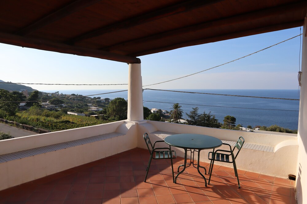Casa Malvasia - Traditional Aeolian house with beautiful sea view terraces