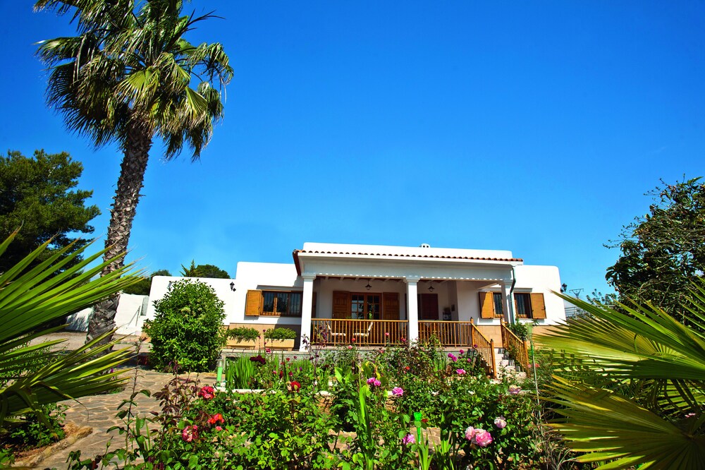 House with private pool in Ibiza - S'Hort des Baladres