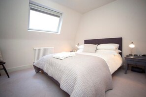 2 bedrooms, iron/ironing board, travel crib, WiFi (free) - Stylish Apt in Heart of Georgian Bath (WST) (Bath)