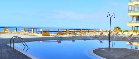 Piscine extérieure, piscine chauffée