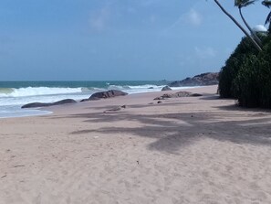 Beach nearby - Senula Villa Right On The  Beach Break Fast Included  Free Wi Fi (Ambalangoda)