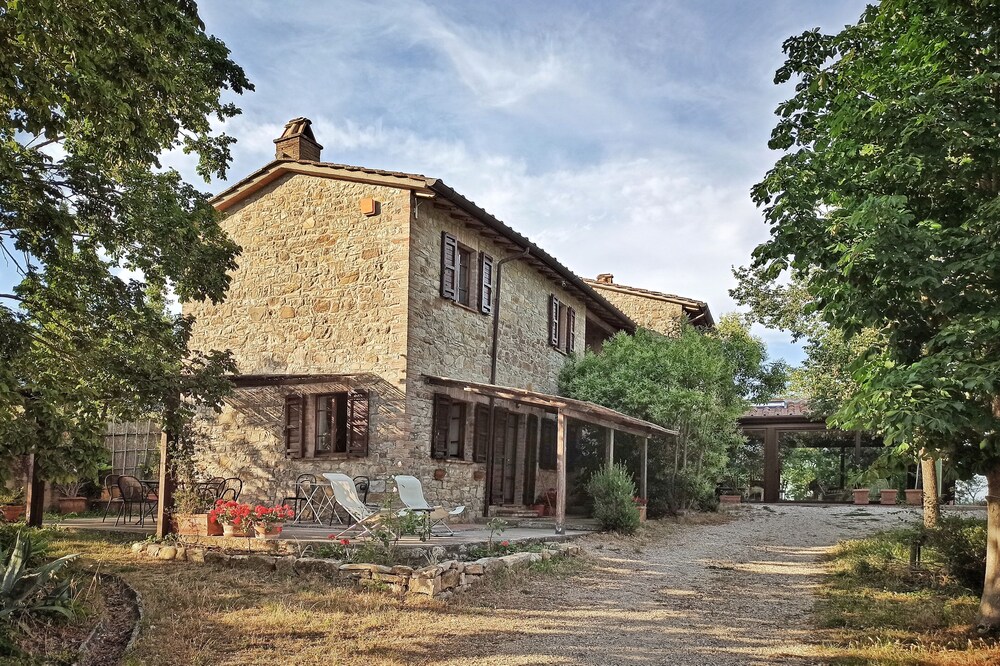 Il Noce, a delightful house with swimming pool