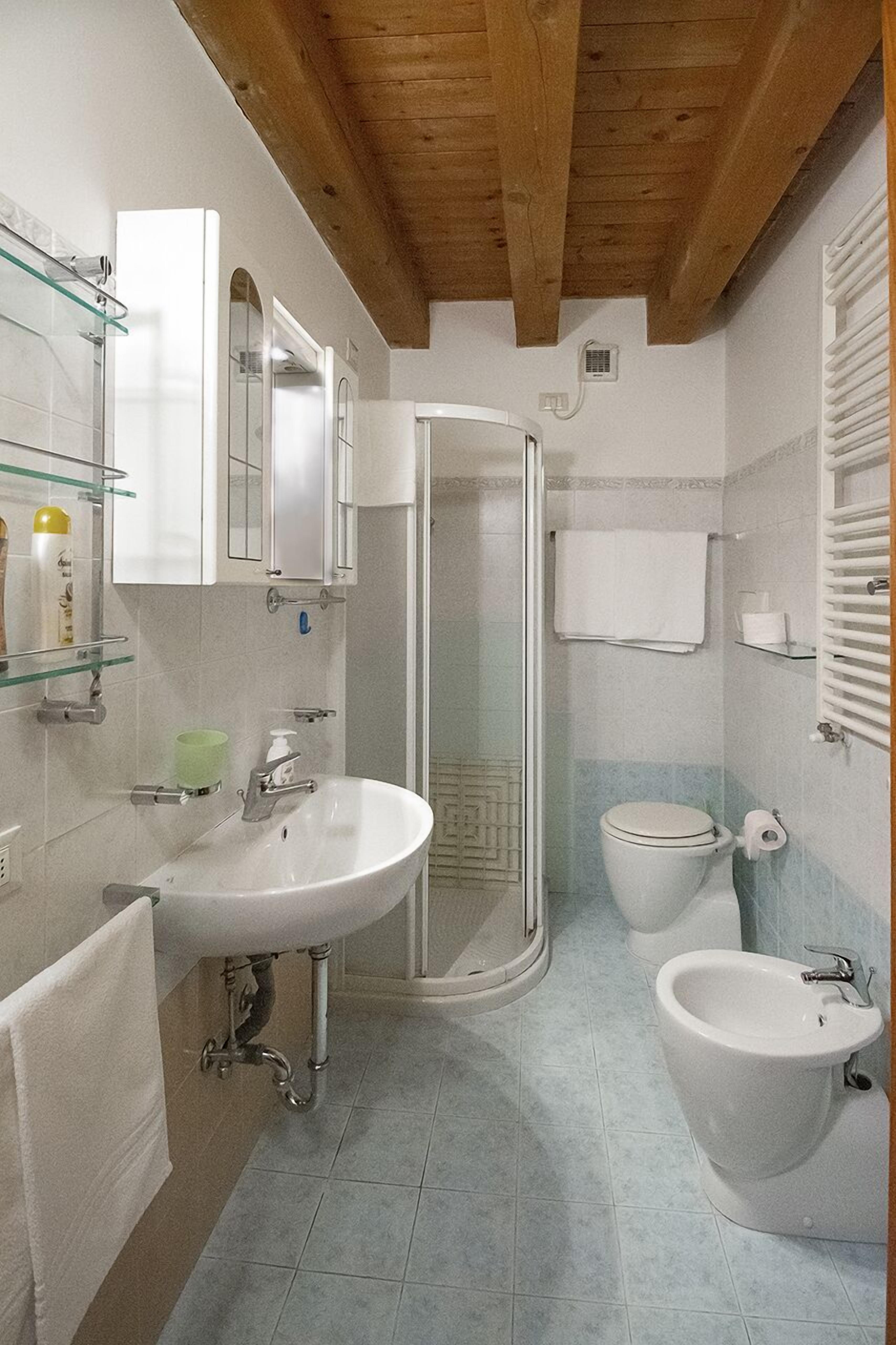 Modern apartment 10 min. from the center and the Civil Hospital