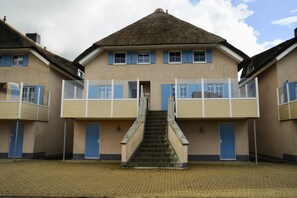 Exterior - Peaceful boathouse located in a water activity-rich area (Stavoren)