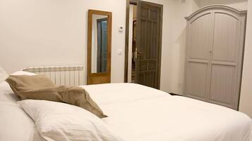 6 slaapkamers, een strijkplank/strijkijzer, wifi, beddengoed