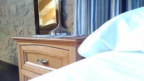 6 habitaciones, tabla de planchar con plancha, wifi y ropa de cama 