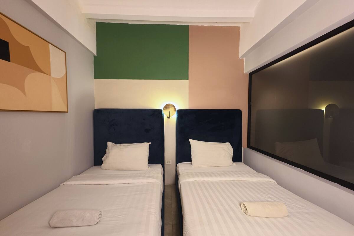 Deluxe Twin | In-room safe, free WiFi, bed sheets