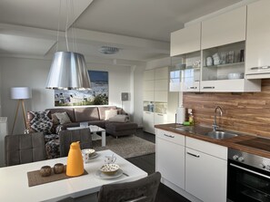 Kühlschrank, Ofen, Herdplatte, Geschirrspüler