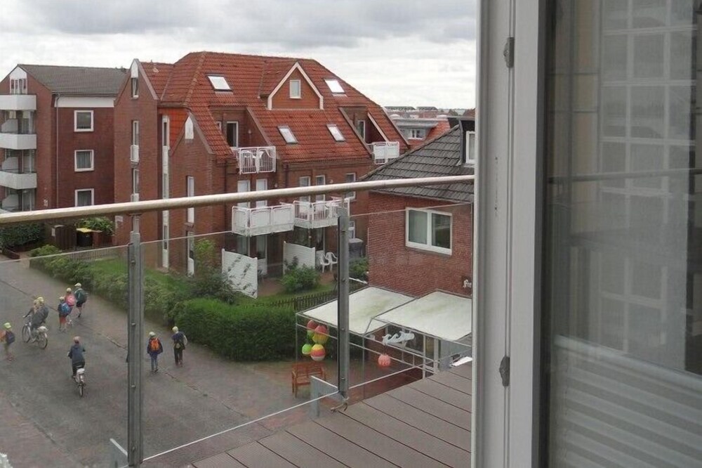 WoogePrima - with a large balcony close to the beach